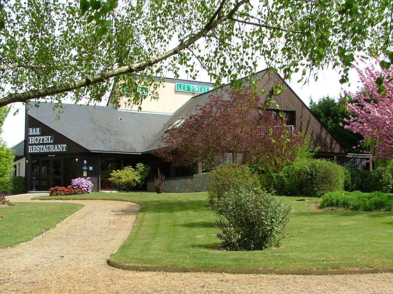 Les Dineux Village Trémeur Esterno foto